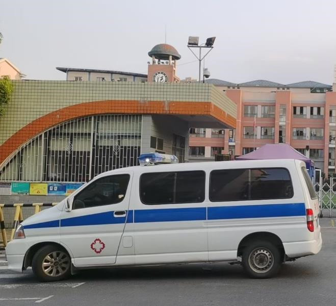 坡头救护车出租护送骨折病人一公里多少钱